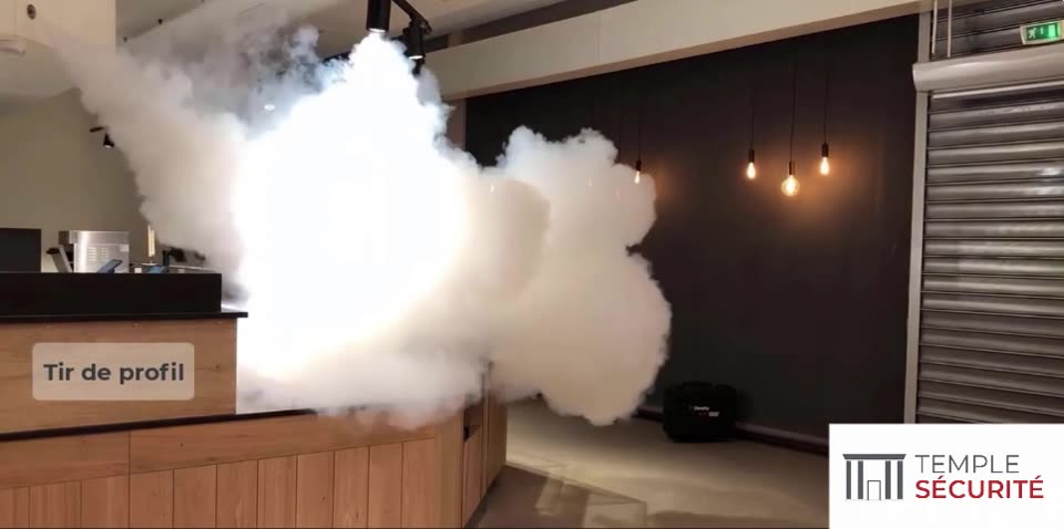 Commerce de proximité protégé par le brouillard après une tentative de cambriolage